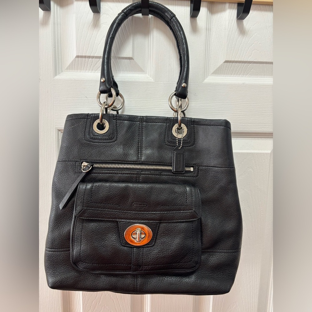 Coach K1073-F15694 Hamptons Large Black Pebbled Leather Turnlock Tote in VGUC - Picture 2 of 16
